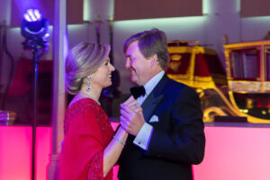 Máxima: “het moet van twee kanten komen”