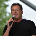 Wat is er aan de hand met de neus van Gerard Joling?