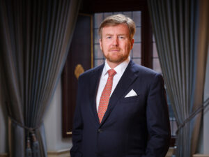 Waarom draagt Willem-Alexander zijn uniform niet meer?