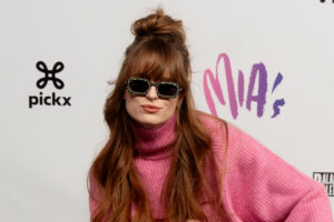 Merol verrast met nieuwe look: “vroeger was ik er kaal”