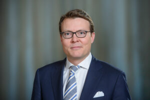 “Prins Constantijn werd ertoe gedwongen”